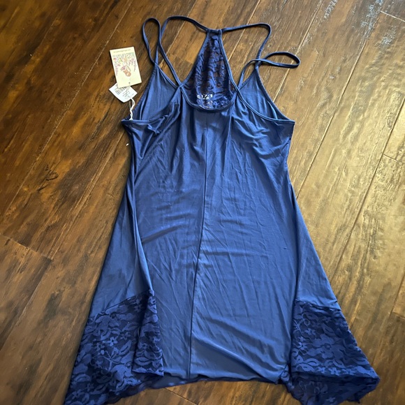 In bloom by Jonquil - Picture 2 of 4